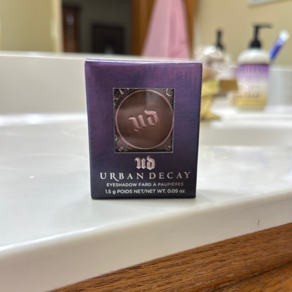 Urban Decay BUCK eyeshadow, beautiful shade